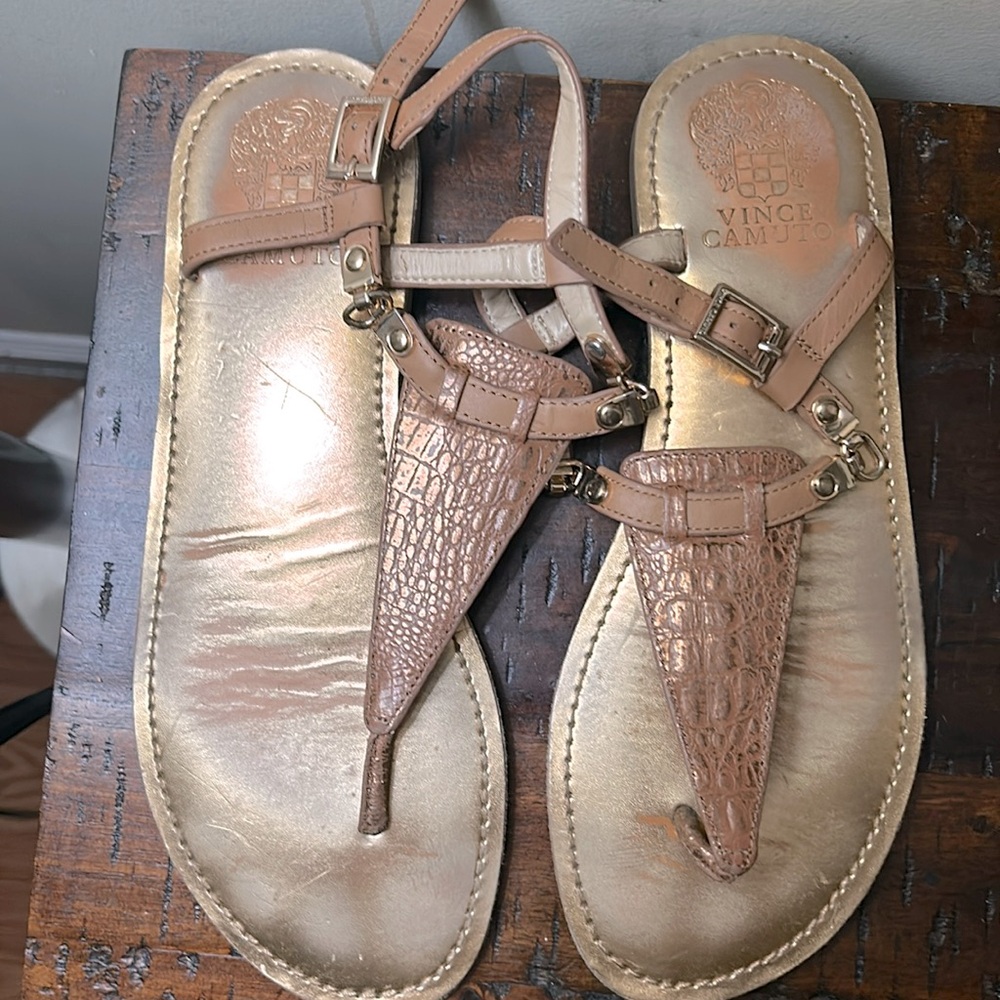 Vince Camuto, sandals, gold size 8.5, 38.5